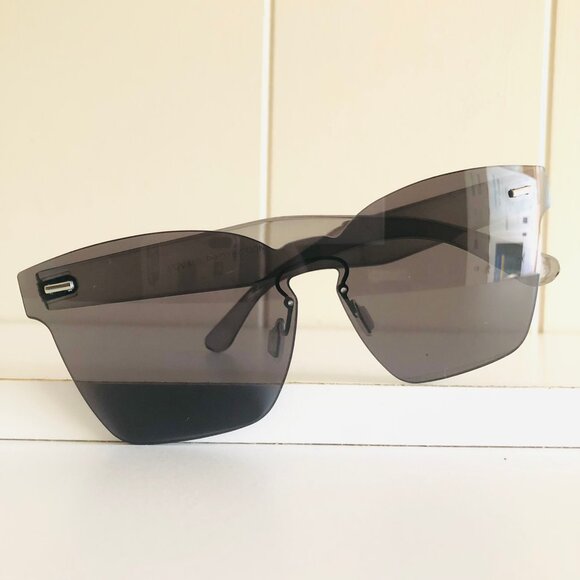 Black Frameless Shield Sunglasses - Picture 5 of 9